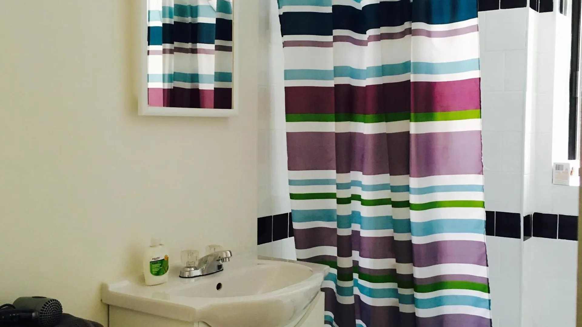Stylish Montreal Apartment Comfortable Stay In The Golden Square Mile
