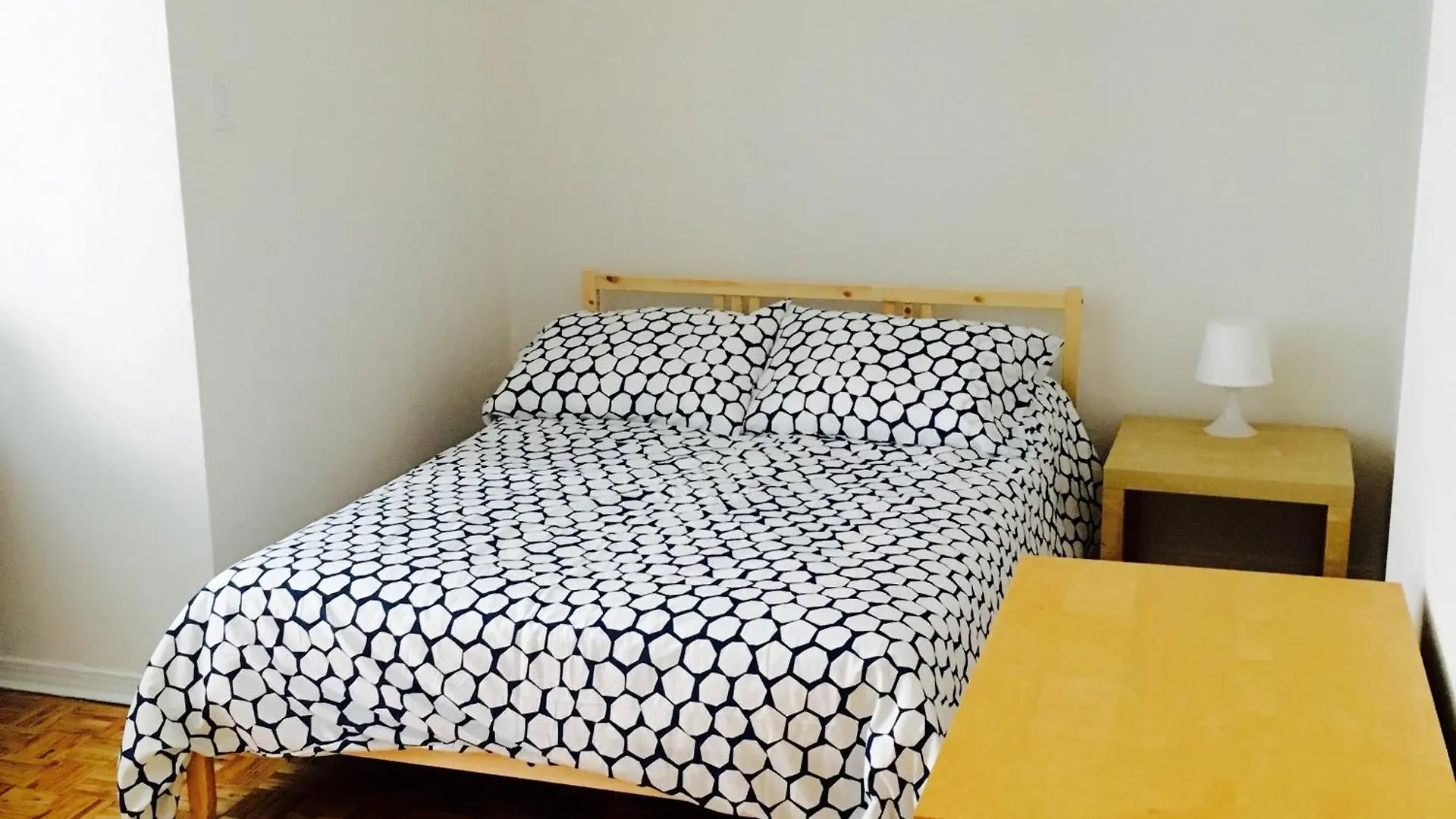 Stylish Montreal Apartment Comfortable Stay In The Golden Square Mile Canada