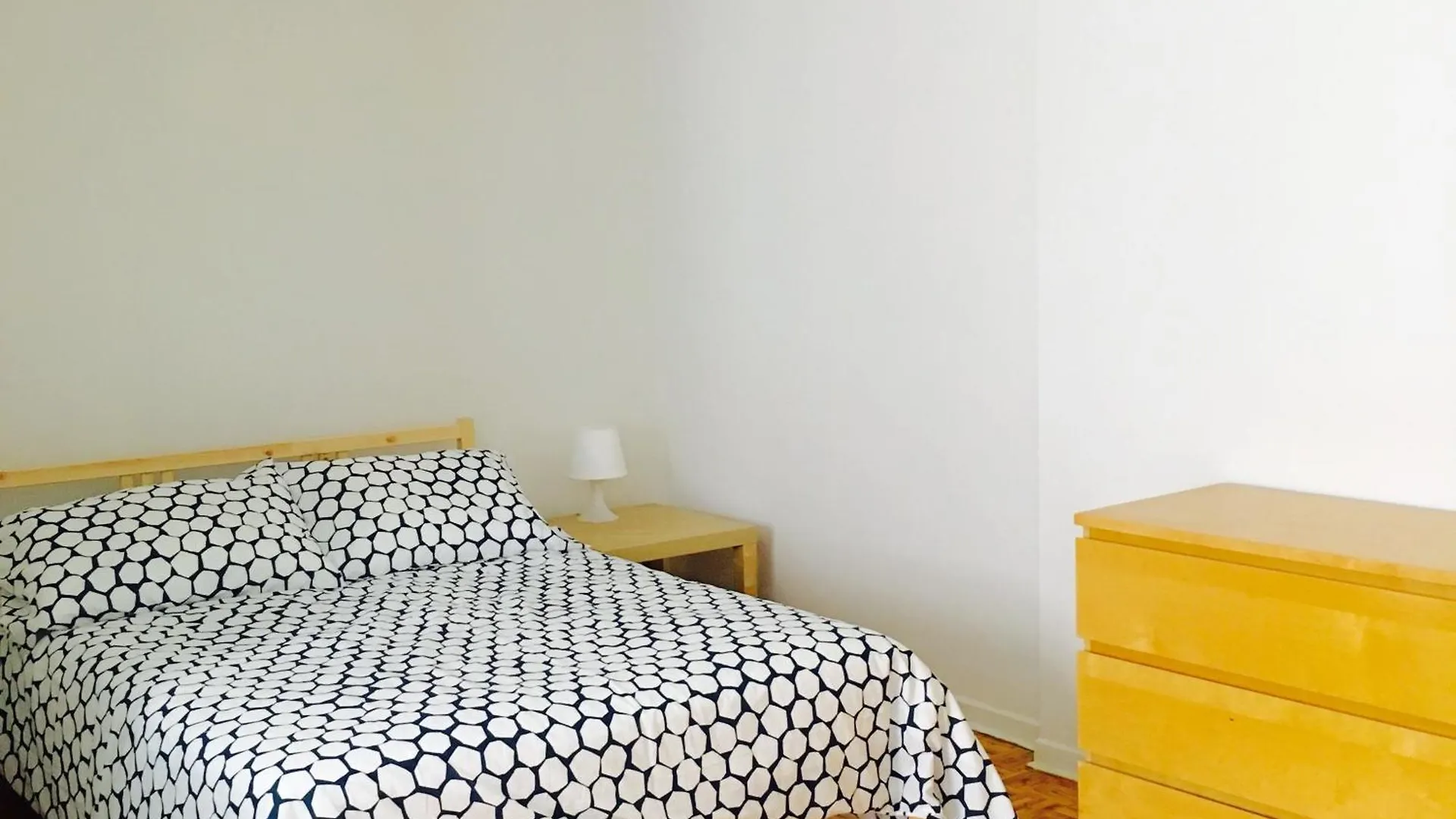 Stylish Montreal Apartment Comfortable Stay In The Golden Square Mile
