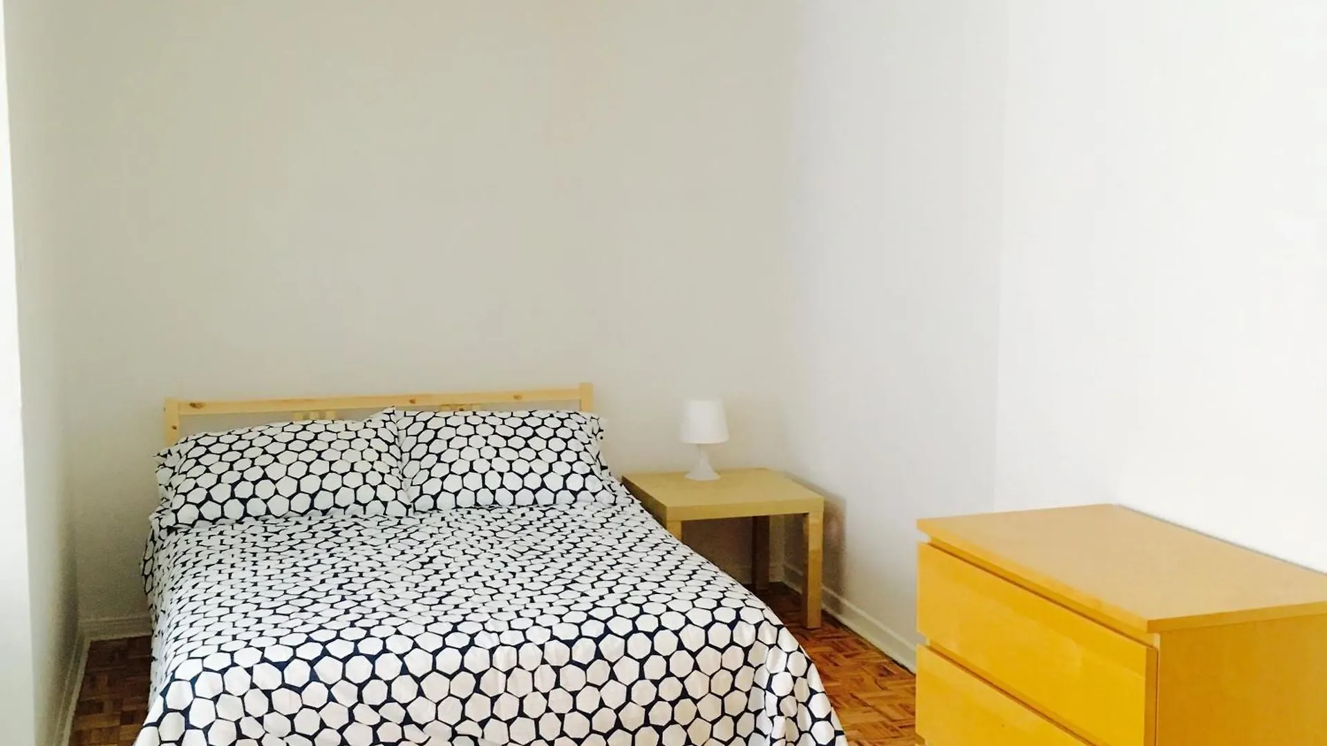 Stylish Montreal Apartment Comfortable Stay In The Golden Square Mile Canada